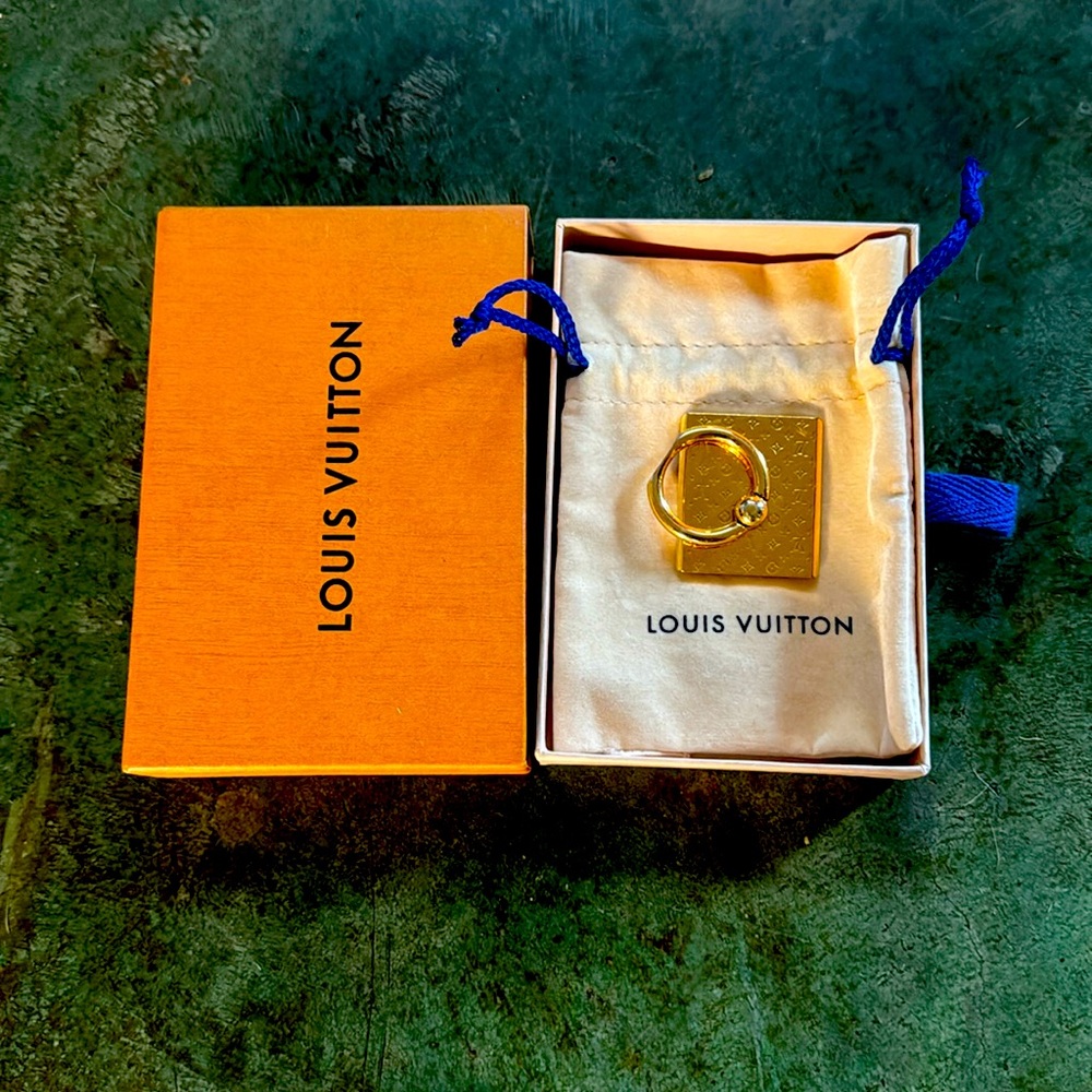 LOUIS VUITTON NANOGRAM PHONE RING HOLDER
